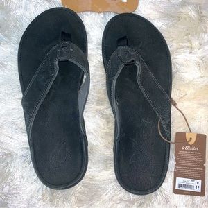 Olukai Men’s Nui Sandals. Color is Onyx/Onyx. New Without Tags.